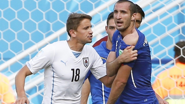 FIFA abrió expediente contra Luis Suárez por mordisco a italiano Chiellini FIFA abrió expediente contra Luis Suárez por mordisco a italiano Chiellini