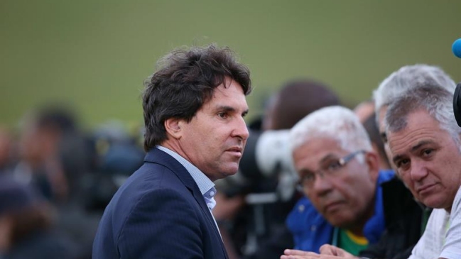 Jefe de prensa de Brasil fue sancionado con cuatro partidos tras agresión a Mauricio Pinilla Jefe de prensa de Brasil fue sancionado con cuatro partidos tras agresión a Mauricio Pinilla