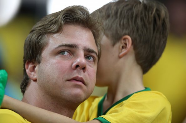 La tristeza inundó a toda la hinchada de Brasil alrededor del país por el La tristeza inundó a toda la hinchada de Brasil alrededor del país por el