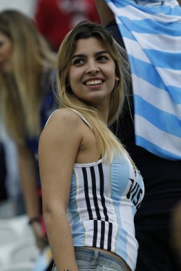 El público femenino se hizo presente en el Estadio Arena de Sao Paulo donde Argentina clasificó a la final del Mundial de Brasil 2014 luego de derrotar en penales a Holanda. El público femenino se hizo presente en el Estadio Arena de Sao Paulo donde Argentina clasificó a la final del Mundial de Brasil 2014 luego de derrotar en penales a Holanda.
