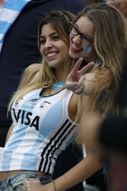 El público femenino se hizo presente en el Estadio Arena de Sao Paulo donde Argentina clasificó a la final del Mundial de Brasil 2014 luego de derrotar en penales a Holanda. El público femenino se hizo presente en el Estadio Arena de Sao Paulo donde Argentina clasificó a la final del Mundial de Brasil 2014 luego de derrotar en penales a Holanda.