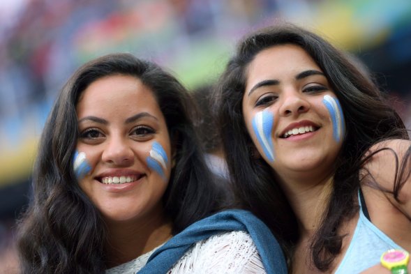 El público femenino se hizo presente en el Estadio Arena de Sao Paulo donde Argentina clasificó a la final del Mundial de Brasil 2014 luego de derrotar en penales a Holanda. El público femenino se hizo presente en el Estadio Arena de Sao Paulo donde Argentina clasificó a la final del Mundial de Brasil 2014 luego de derrotar en penales a Holanda.