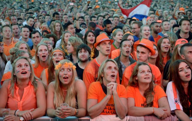 El público femenino se hizo presente en el Estadio Arena de Sao Paulo donde Argentina clasificó a la final del Mundial de Brasil 2014 luego de derrotar en penales a Holanda. El público femenino se hizo presente en el Estadio Arena de Sao Paulo donde Argentina clasificó a la final del Mundial de Brasil 2014 luego de derrotar en penales a Holanda.