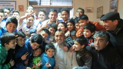 Arturo Vidal recibió homenaje en San Joaquín