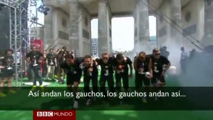 Los jugadores alemanes le dedicaron un canto a los argentinos en el festejo en Berlín