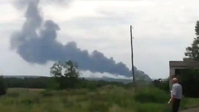 Avión se estrelló con casi 300 personas a bordo en Ucrania