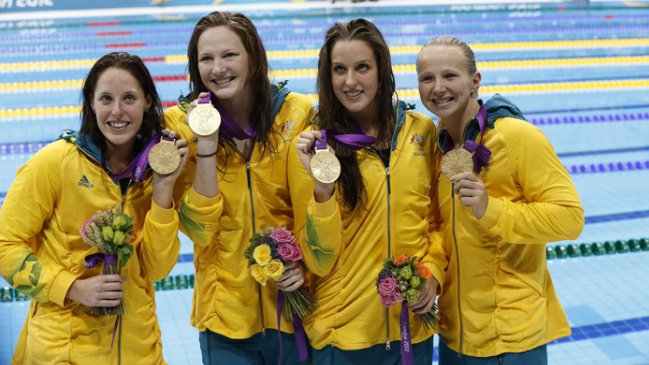 Equipo femenino de 4x100 libre de Australia batió el récord del mundo Equipo femenino de 4x100 libre de Australia batió el récord del mundo