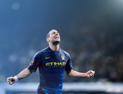 Manchester City de Inglaterra, club que dirige el técnico chileno Manuel Pellegrini, presentó a través de su página de Facebook el uniforme alternativo que lucirá durante la temporada 2014-2015. Manchester City de Inglaterra, club que dirige el técnico chileno Manuel Pellegrini, presentó a través de su página de Facebook el uniforme alternativo que lucirá durante la temporada 2014-2015.