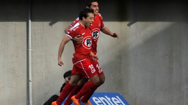 Ñublense superó a Universidad Católica en un accidentado partido Ñublense superó a Universidad Católica en un accidentado partido