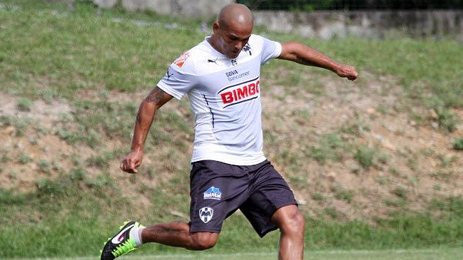 Humberto Suazo se reintegró a las prácticas en Monterrey