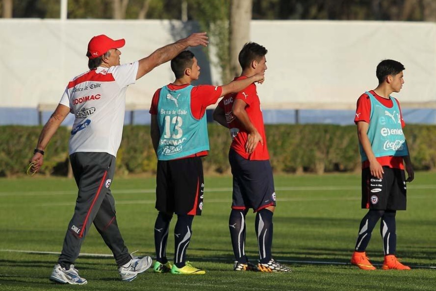 Hugo Tocalli dirigió su primer entrenamiento con la selección chilena Sub 20 Hugo Tocalli dirigió su primer entrenamiento con la selección chilena Sub 20