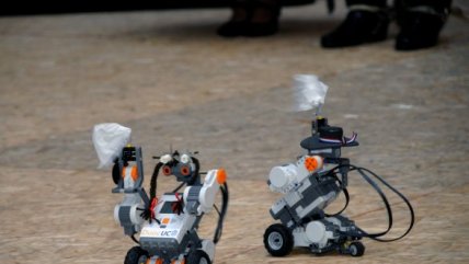   Pareja de robots del Duoc UC participó en concurso de cueca 