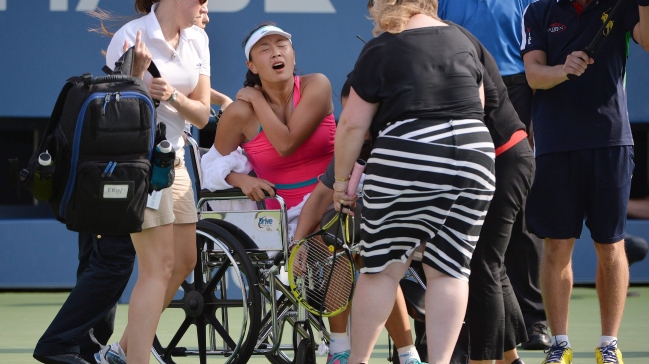 Dramático retiro de Peng permitió paso de Wozniacki a la final del US Open Dramático retiro de Peng permitió paso de Wozniacki a la final del US Open