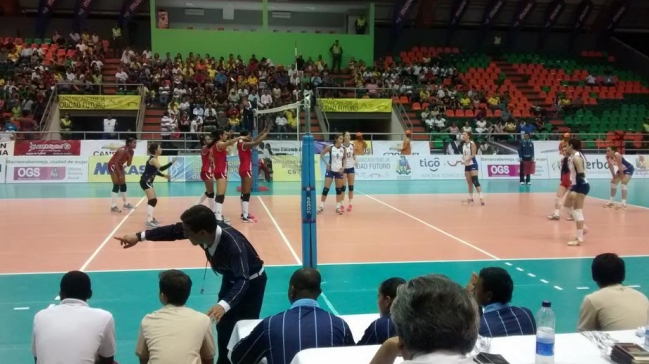 Chile cayó en su estreno en el Sudamericano Femenino Juvenil de Voleibol Chile cayó en su estreno en el Sudamericano Femenino Juvenil de Voleibol