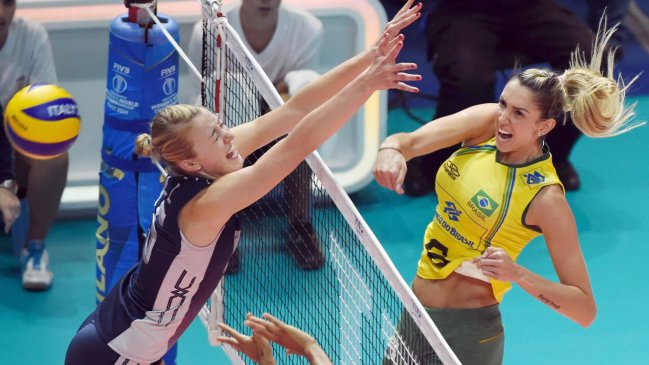 Estados Unidos castigó a Brasil y buscará el título en el Mundial femenino de voleibol Estados Unidos castigó a Brasil y buscará el título en el Mundial femenino de voleibol