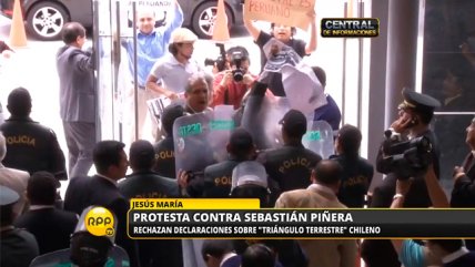 Protesta contra Sebastián Piñera en Lima    Protesta contra Sebastián Piñera en Lima