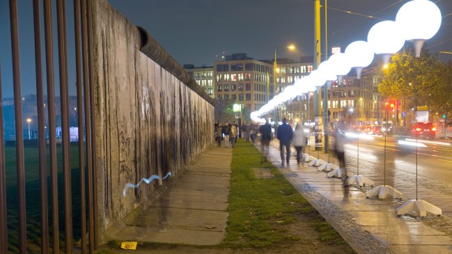  Divisiones persisten a 25 años de la caída del Muro  