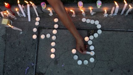   Velatón en Embajada de México por estudiantes desaparecidos 