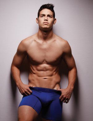 El astro de la selección colombiana y del Real Madrid James Rodríguez exhibió una escultural figura al lanzar la colección de ropa interior J10 para la marca Bronzini. El astro de la selección colombiana y del Real Madrid James Rodríguez exhibió una escultural figura al lanzar la colección de ropa interior J10 para la marca Bronzini.