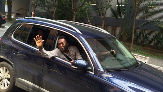 Pelé sufre de una infección urinaria tras su operación de cálculos renales Pelé sufre de una infección urinaria tras su operación de cálculos renales