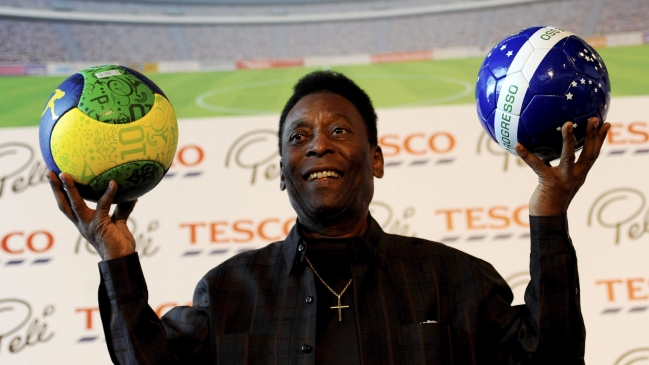 Pelé presenta mejoría, pero permanece en una unidad de cuidados especiales Pelé presenta mejoría, pero permanece en una unidad de cuidados especiales