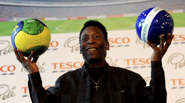 Pelé mejora pero permanece en cuidados intensivos Pelé mejora pero permanece en cuidados intensivos