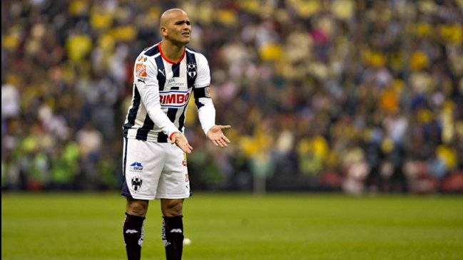 Humberto Suazo retiró sus pertenencias de Monterrey