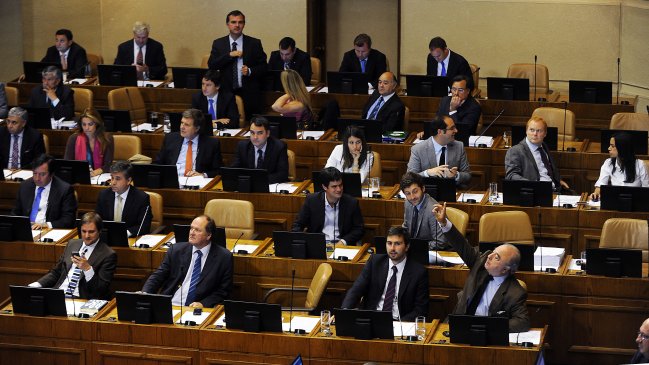 Diputados RN se sumaron a denuncia UDI de facturas falsas de campaña de Bachelet Diputados RN se sumaron a denuncia UDI de facturas falsas de campaña de Bachelet