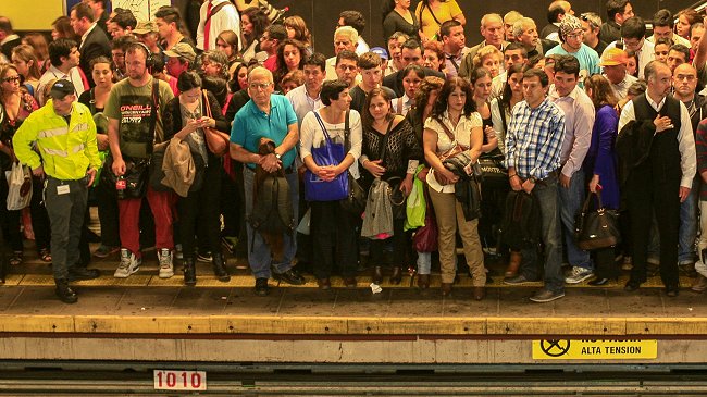 El alza en las tarifas del Metro y el Transantiago El alza en las tarifas del Metro y el Transantiago