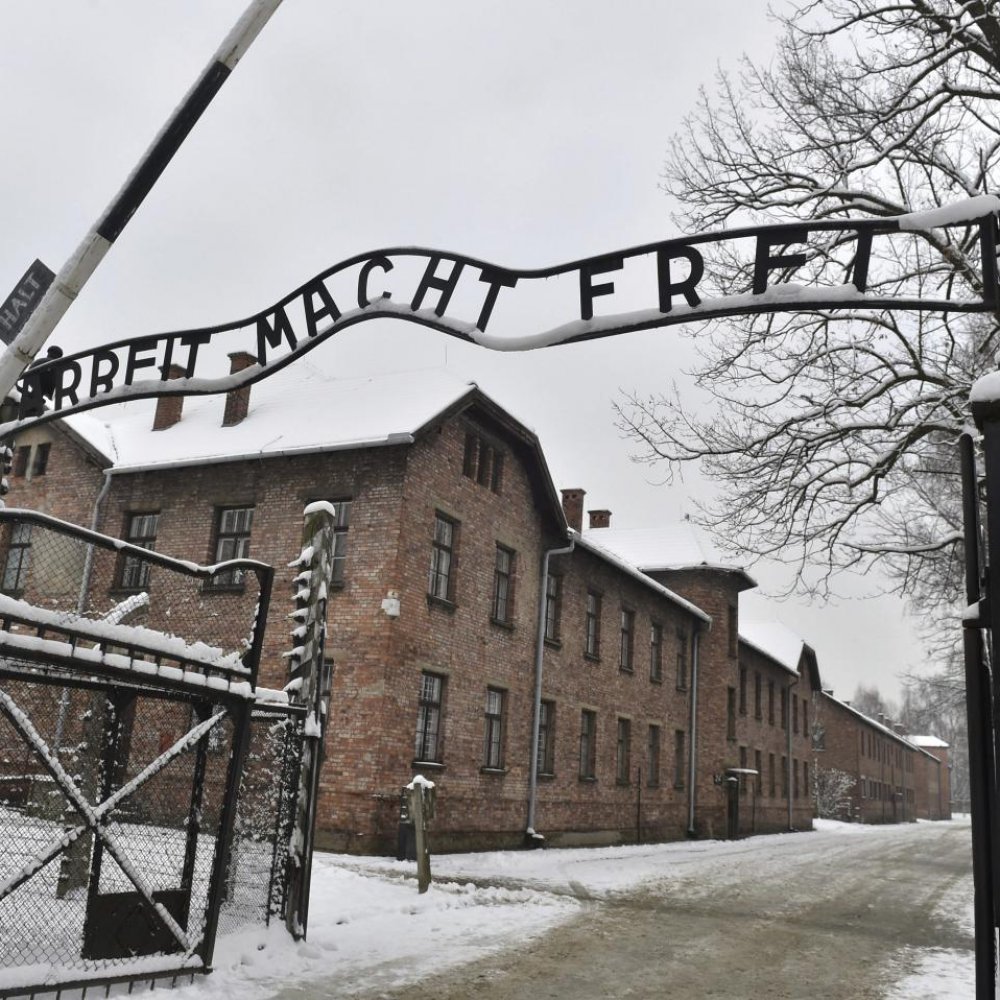 Justicia alemana procesará a anciano de 93 años por crímenes en Auschwitz
