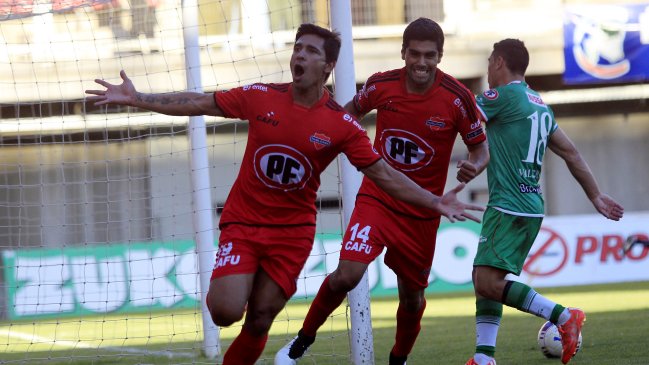Ñublense tomó un respiro tras vencer a Audax Italiano en Chillán Ñublense tomó un respiro tras vencer a Audax Italiano en Chillán