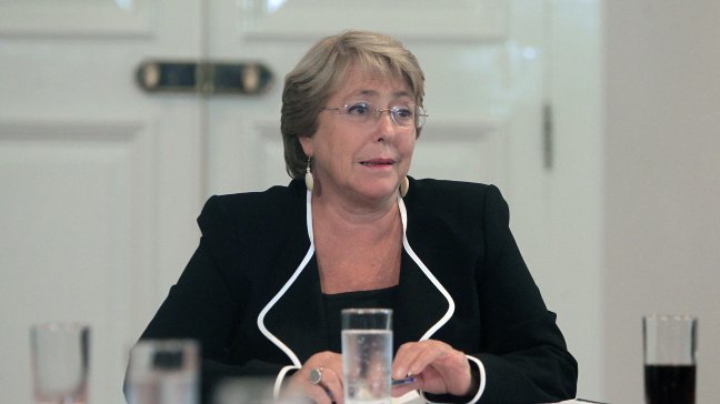 Bachelet instruyó elaboración de proyecto que regule política y negocios