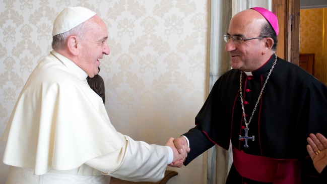 Arzobispo de Concepción habló al papa sobre rechazo al nombramiento de Barros Arzobispo de Concepción habló al papa sobre rechazo al nombramiento de Barros