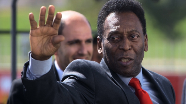 Pelé respaldará a Blatter como candidato a la presidencia de la FIFA Pelé respaldará a Blatter como candidato a la presidencia de la FIFA