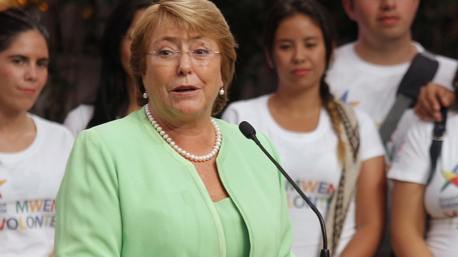 Bachelet ante polémicas: Mi Gobierno tiene un compromiso con la transparencia Bachelet ante polémicas: Mi Gobierno tiene un compromiso con la transparencia