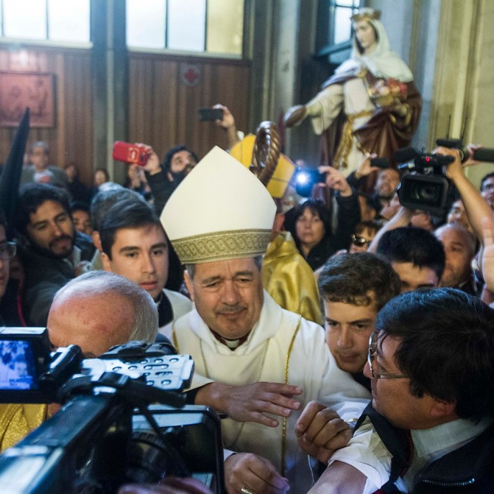 Chilenos e Iglesia Católica: 73% le tiene poca o ninguna confianza Chilenos e Iglesia Católica: 73% le tiene poca o ninguna confianza