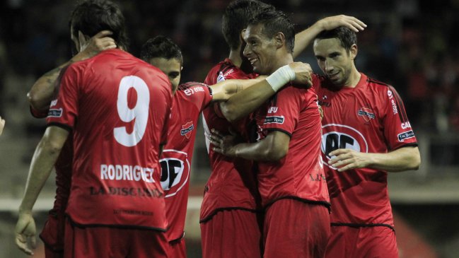 Ñublense tomó un respiro en el Clausura tras superar a Iquique en Chillán Ñublense tomó un respiro en el Clausura tras superar a Iquique en Chillán