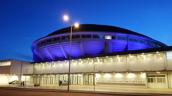Este fin de semana el Coliseo Monumental La Tortuga de Talcahuano reabrió sus puertas e inició la marcha blanca a la espera de su reinauguración. El recinto, que estaba siendo remodelado, cuenta con 5.266 butacas, una nueva cancha de más de 1.000 metros cuadrados, entre otros elementos que lo modernizan. Este fin de semana el Coliseo Monumental La Tortuga de Talcahuano reabrió sus puertas e inició la marcha blanca a la espera de su reinauguración. El recinto, que estaba siendo remodelado, cuenta con 5.266 butacas, una nueva cancha de más de 1.000 metros cuadrados, entre otros elementos que lo modernizan.