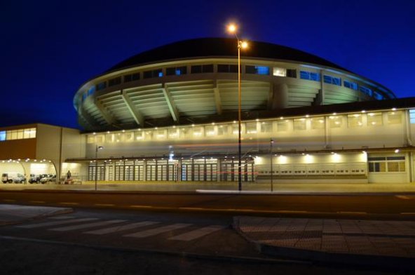 Este fin de semana el Coliseo Monumental La Tortuga de Talcahuano reabrió sus puertas e inició la marcha blanca a la espera de su reinauguración. El recinto, que estaba siendo remodelado, cuenta con 5.266 butacas, una nueva cancha de más de 1.000 metros cuadrados, entre otros elementos que lo modernizan. Este fin de semana el Coliseo Monumental La Tortuga de Talcahuano reabrió sus puertas e inició la marcha blanca a la espera de su reinauguración. El recinto, que estaba siendo remodelado, cuenta con 5.266 butacas, una nueva cancha de más de 1.000 metros cuadrados, entre otros elementos que lo modernizan.