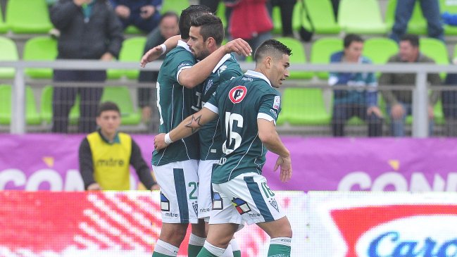 Santiago Wanderers goleó y complicó a Unión La Calera Santiago Wanderers goleó y complicó a Unión La Calera