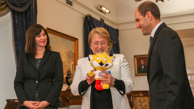 Sergio Jadue visitó a la Presidenta Michelle Bachelet para invitarla a la Copa América Sergio Jadue visitó a la Presidenta Michelle Bachelet para invitarla a la Copa América
