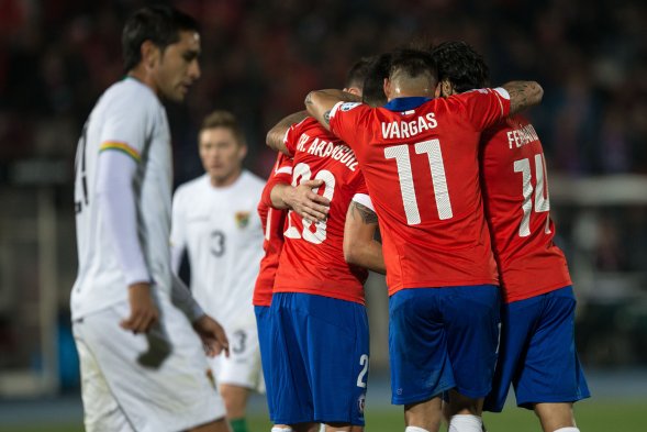 La selección chilena tuvo una sólida actuación, imponiéndose por 5-0 sobre Bolivia, resultado que le sirvió para ganar el Grupo A de la Copa América de Chile 2015. La selección chilena tuvo una sólida actuación, imponiéndose por 5-0 sobre Bolivia, resultado que le sirvió para ganar el Grupo A de la Copa América de Chile 2015.