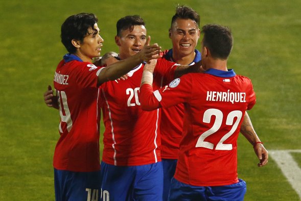 La selección chilena tuvo una sólida actuación, imponiéndose por 5-0 sobre Bolivia, resultado que le sirvió para ganar el Grupo A de la Copa América de Chile 2015. La selección chilena tuvo una sólida actuación, imponiéndose por 5-0 sobre Bolivia, resultado que le sirvió para ganar el Grupo A de la Copa América de Chile 2015.