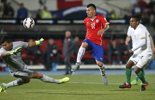 La selección chilena tuvo una sólida actuación, imponiéndose por 5-0 sobre Bolivia, resultado que le sirvió para ganar el Grupo A de la Copa América de Chile 2015. La selección chilena tuvo una sólida actuación, imponiéndose por 5-0 sobre Bolivia, resultado que le sirvió para ganar el Grupo A de la Copa América de Chile 2015.
