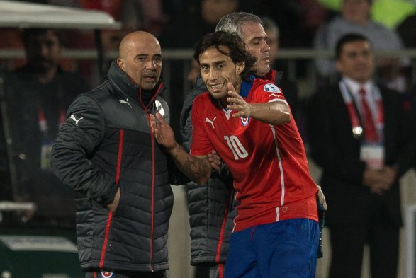 La selección chilena tuvo una sólida actuación, imponiéndose por 5-0 sobre Bolivia, resultado que le sirvió para ganar el Grupo A de la Copa América de Chile 2015. La selección chilena tuvo una sólida actuación, imponiéndose por 5-0 sobre Bolivia, resultado que le sirvió para ganar el Grupo A de la Copa América de Chile 2015.