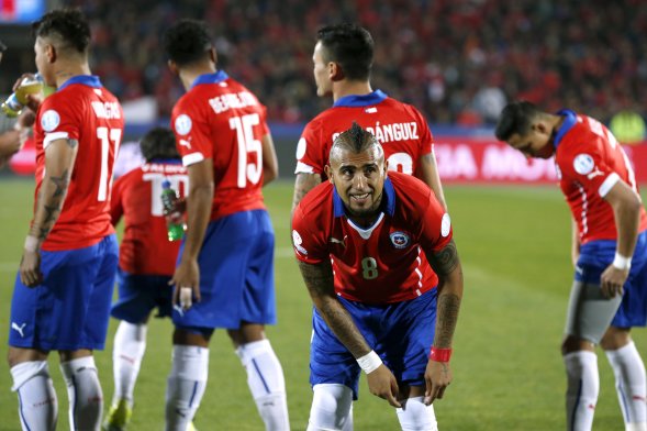 La selección chilena tuvo una sólida actuación, imponiéndose por 5-0 sobre Bolivia, resultado que le sirvió para ganar el Grupo A de la Copa América de Chile 2015. La selección chilena tuvo una sólida actuación, imponiéndose por 5-0 sobre Bolivia, resultado que le sirvió para ganar el Grupo A de la Copa América de Chile 2015.