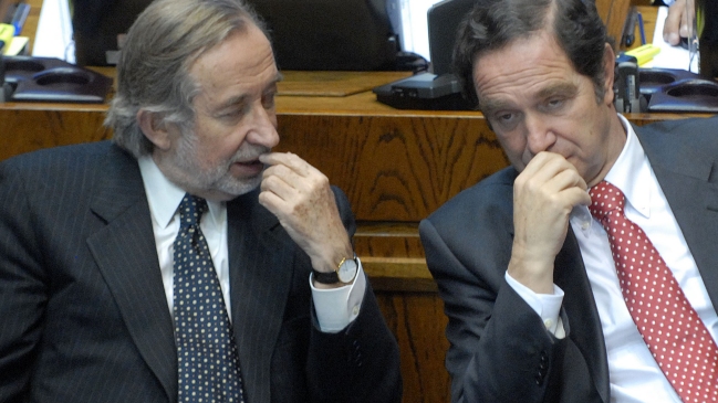 Jovino Novoa quedará internado en la Clínica Las Condes tras baja de presión Jovino Novoa quedará internado en la Clínica Las Condes tras baja de presión