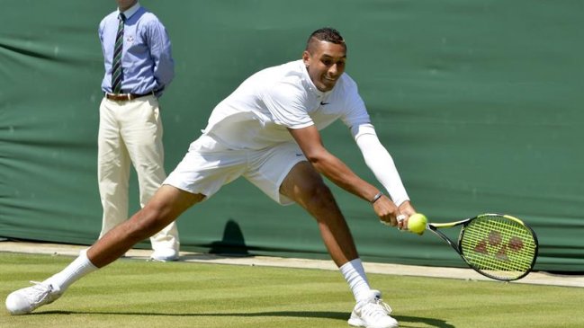 Nick Kyrgios derribó a Milos Raonic y se metió en los octavos de Wimbledon Nick Kyrgios derribó a Milos Raonic y se metió en los octavos de Wimbledon