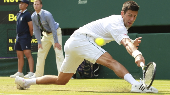 Novak Djokovic se instaló en octavos de Wimbledon con triunfo sobre Tomic Novak Djokovic se instaló en octavos de Wimbledon con triunfo sobre Tomic