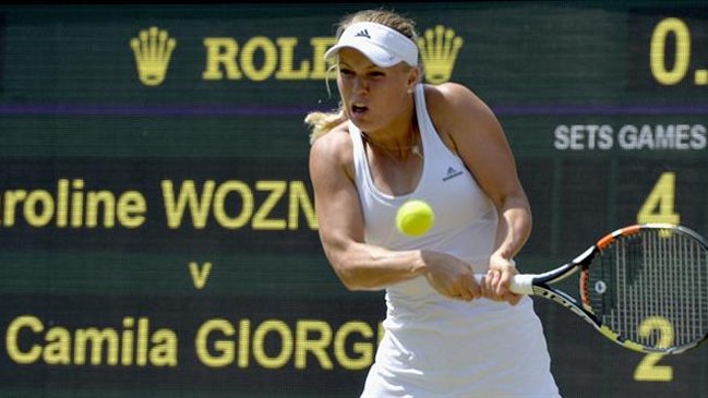 Caroline Wozniacki enfrentará a Garbiñe Muguruza en los octavos de Wimbledon Caroline Wozniacki enfrentará a Garbiñe Muguruza en los octavos de Wimbledon